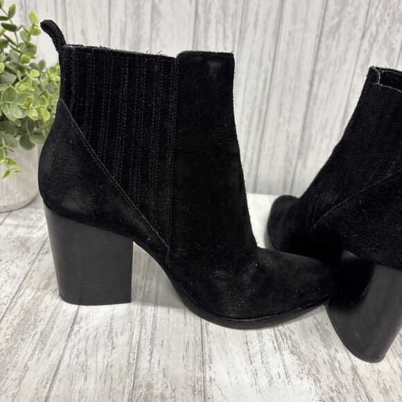 Womens Size 7.5 Marc Fisher Black Suedes Booties - Picture 5 of 8